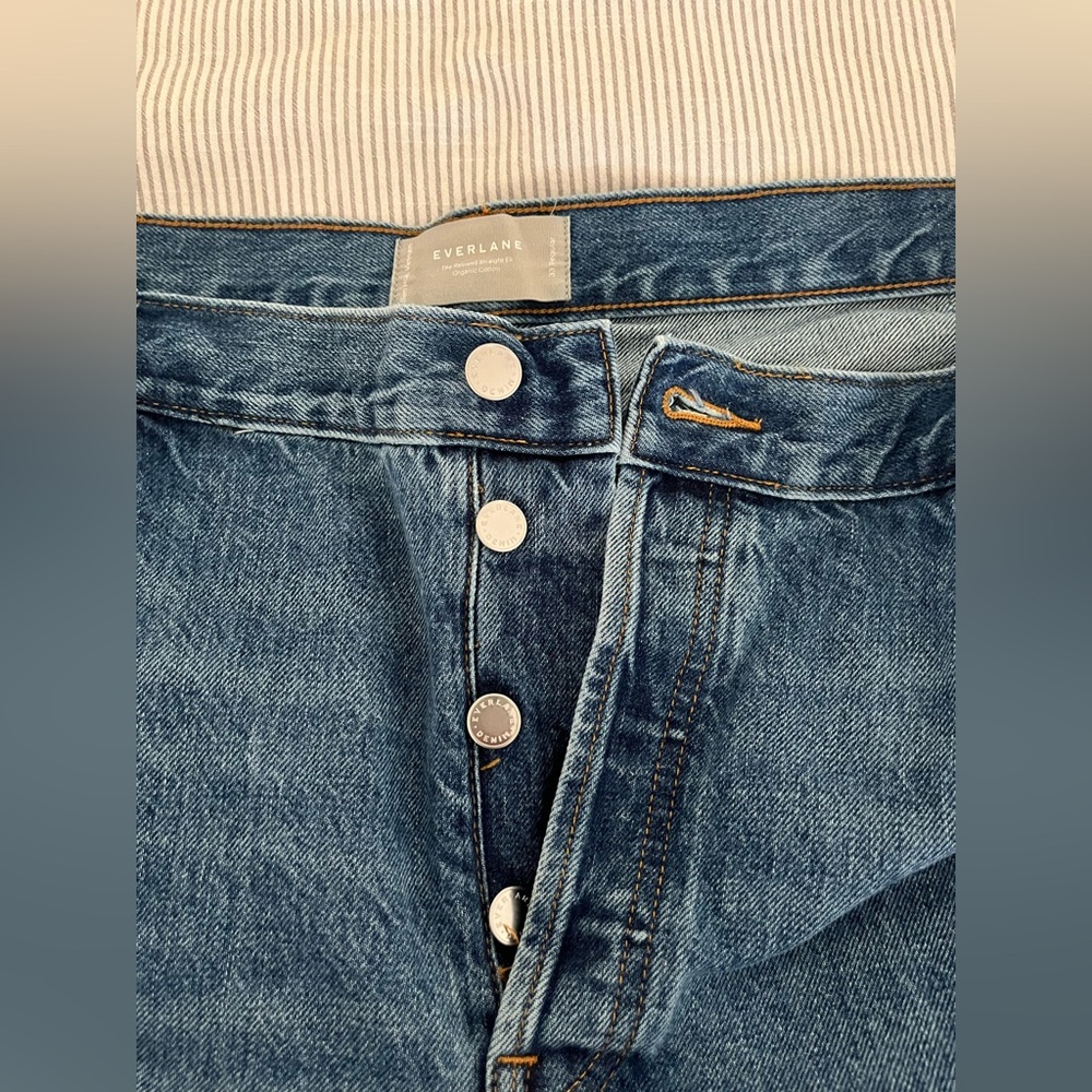 Everlane
The Relaxed Straight Jean
Size regular 33